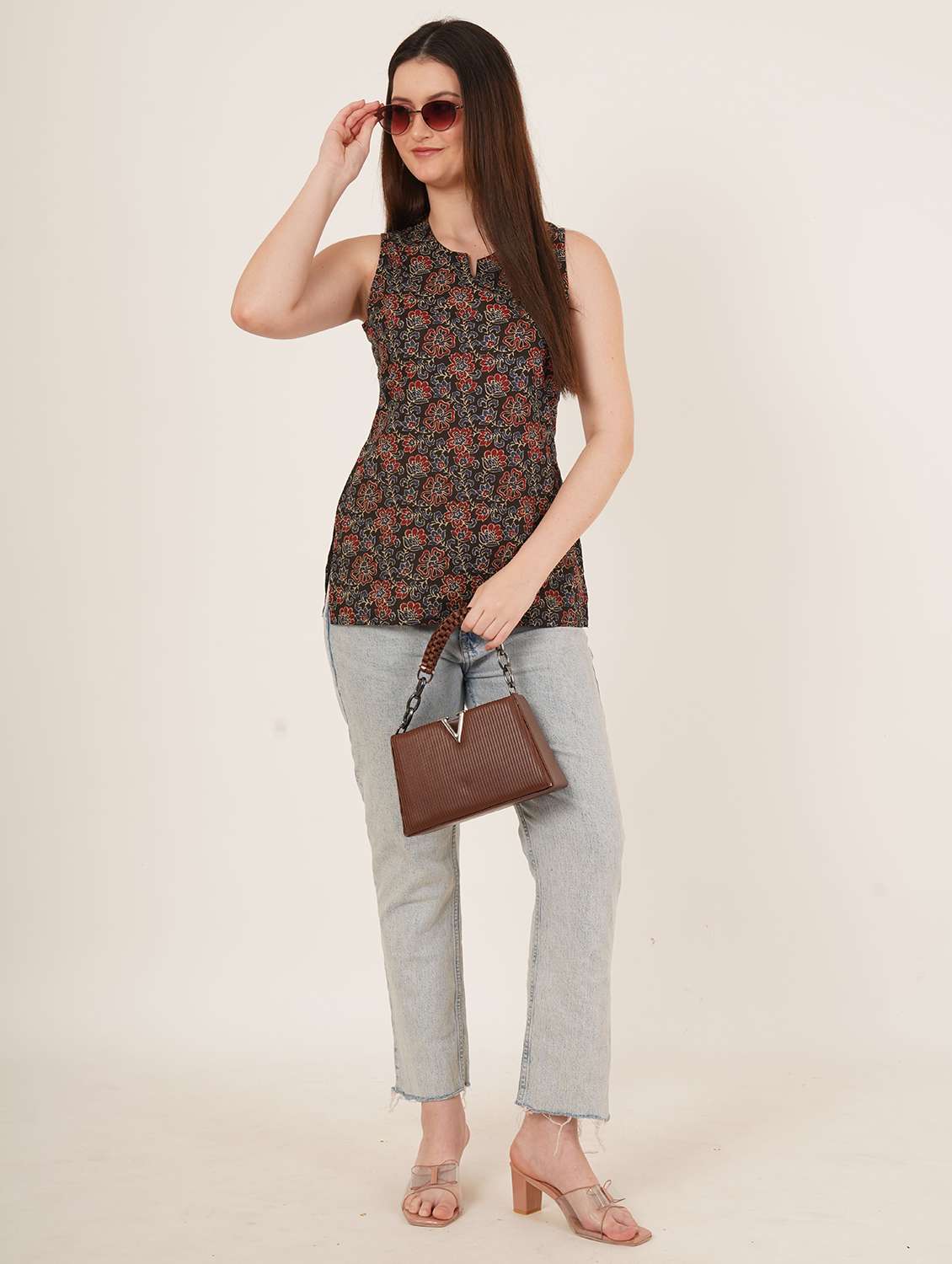 women printed sleeveless straight kurti - 22072587 -  Standard Image - 4