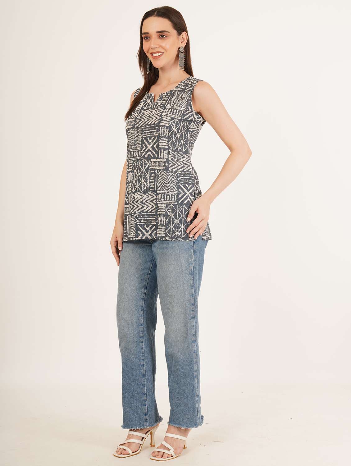 women printed sleeveless straight kurti - 22072592 - Standard Image - 4