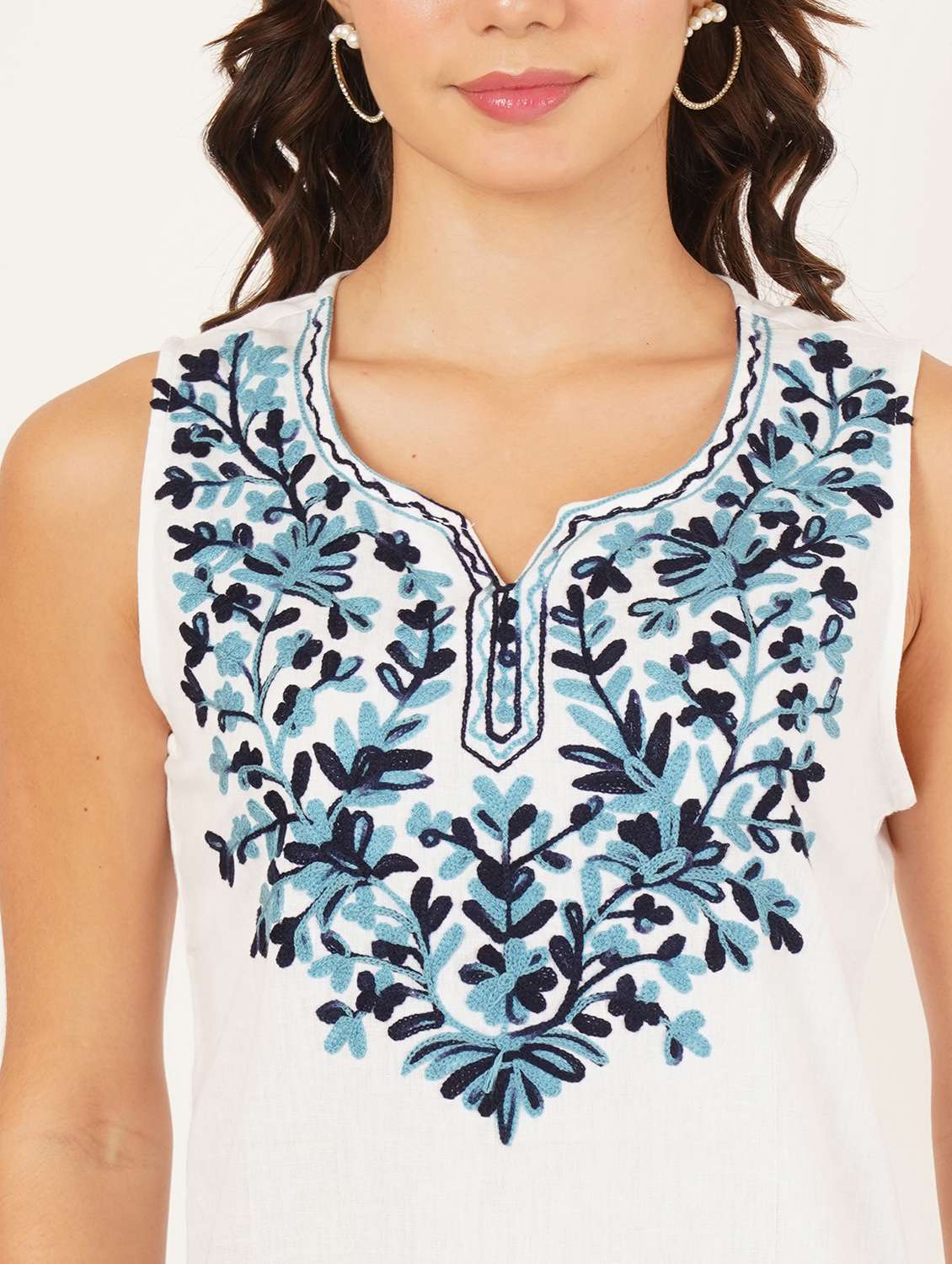 women solid with work sleeveless straight kurti - 22072600 -  Standard Image - 6