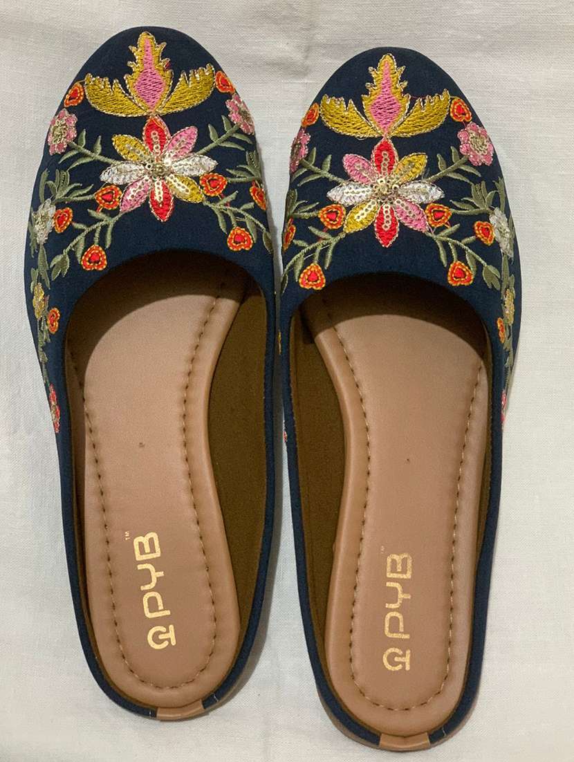 women embroidered slip on jutis - 22072763 -  Standard Image - 1