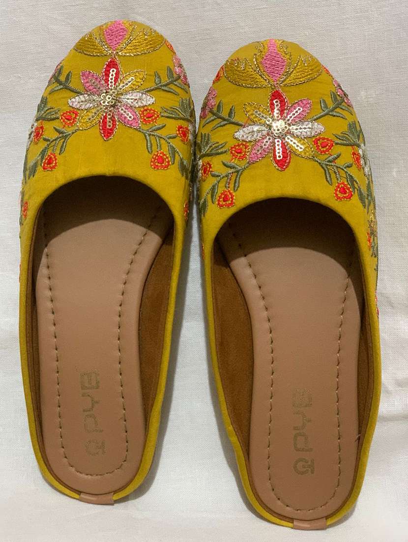 women embroidered slip on jutis - 22072764 -  Standard Image - 1