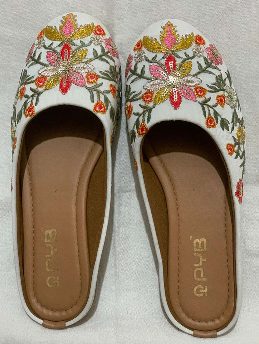 women embroidered slip on jutis - 22072766 -  Standard Image - 1