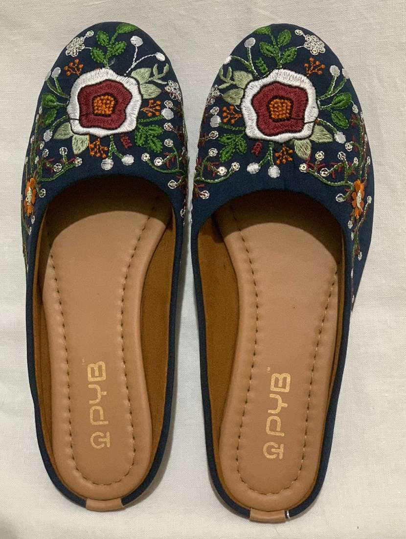 women embroidered slip on jutis - 22072770 -  Standard Image - 1