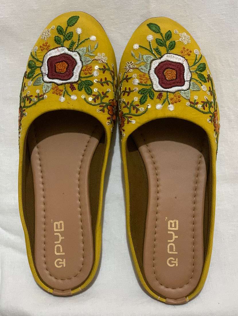 women embroidered slip on jutis - 22072771 -  Standard Image - 1