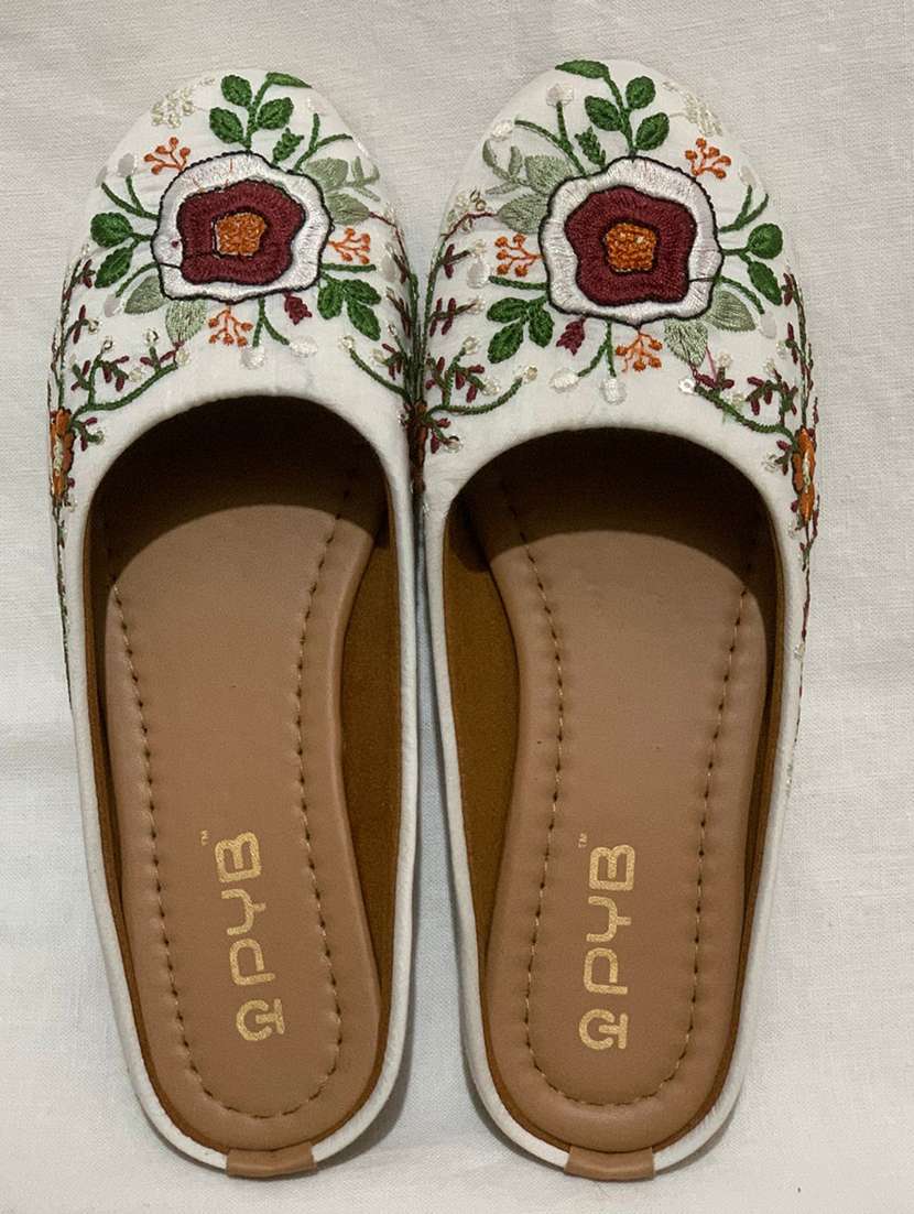 women embroidered slip on jutis - 22072773 -  Standard Image - 1