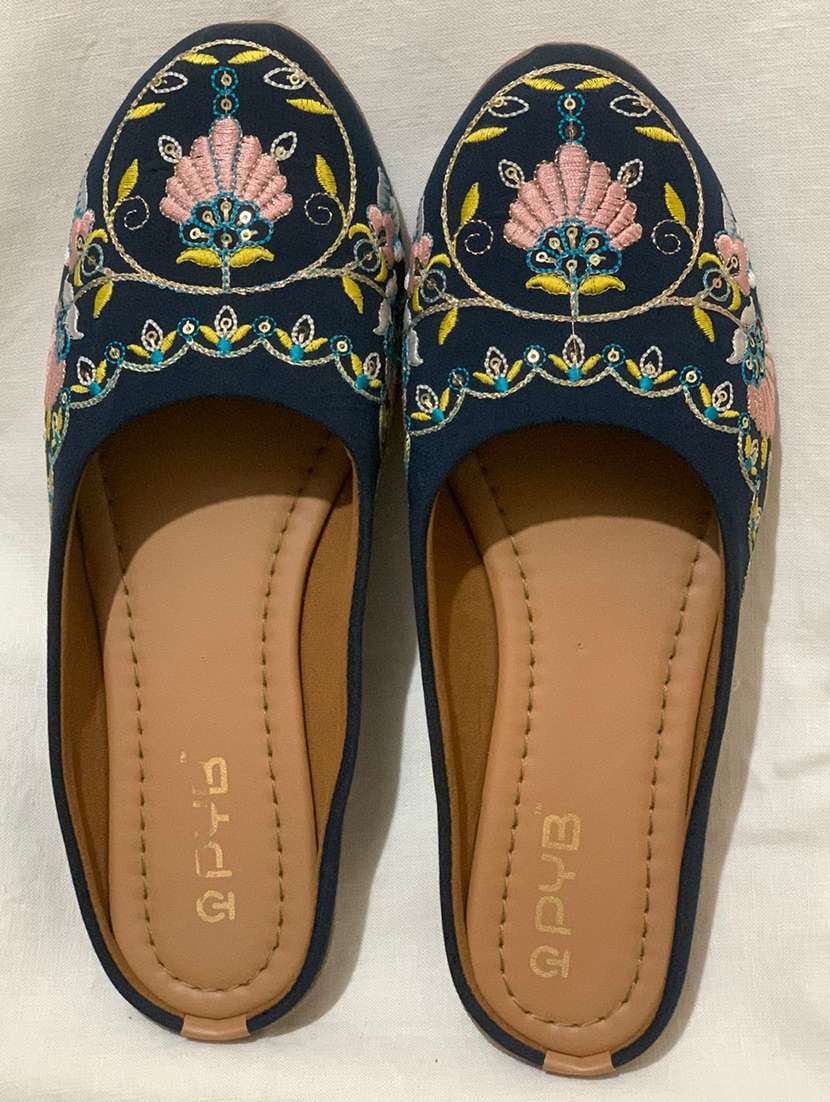 women embroidered slip on jutis - 22072777 -  Standard Image - 1