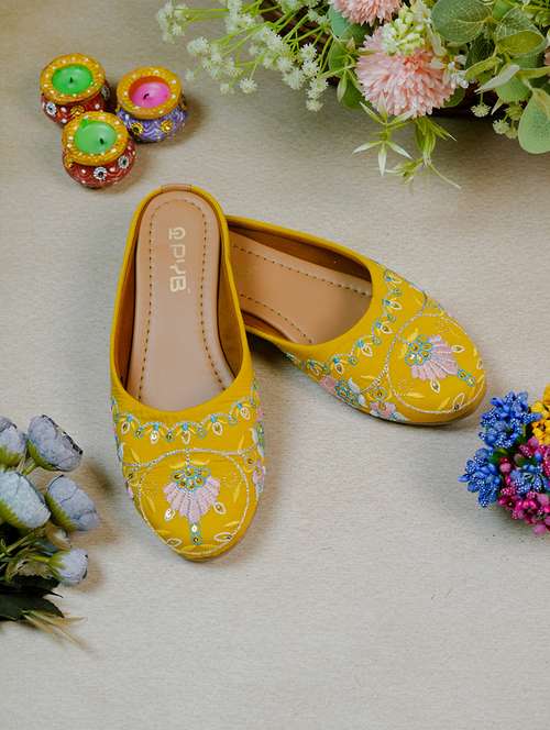 women embroidered slip on jutis - 22072778 -  Standard Image - 0