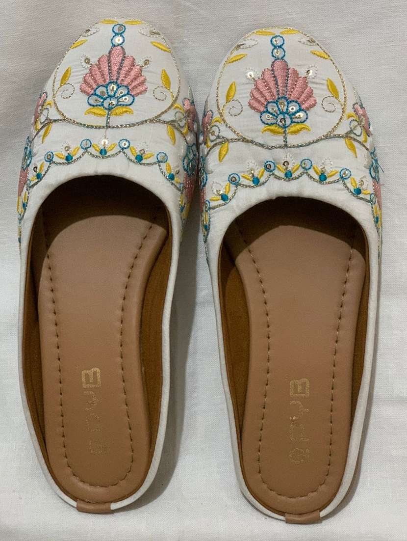 women embroidered slip on jutis - 22072780 -  Standard Image - 1