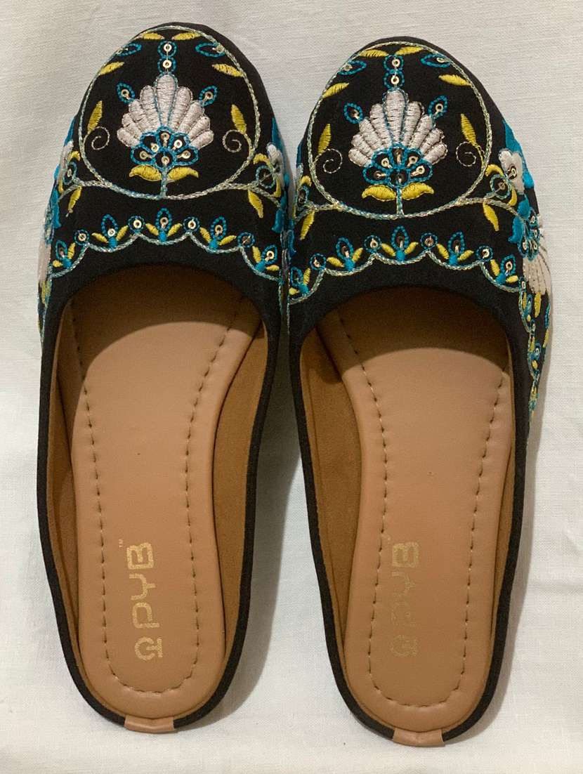 women embroidered slip on jutis - 22072781 -  Standard Image - 1