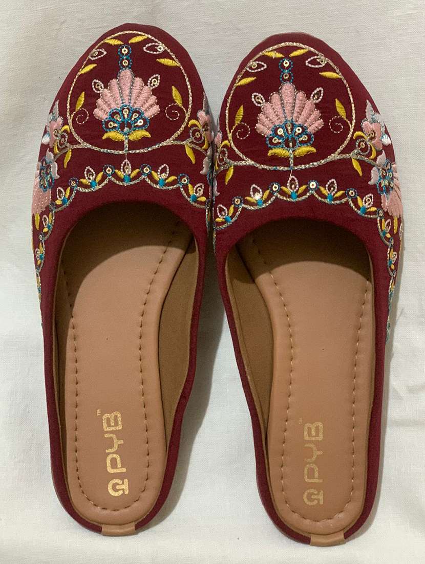 women embroidered slip on jutis - 22072782 -  Standard Image - 1