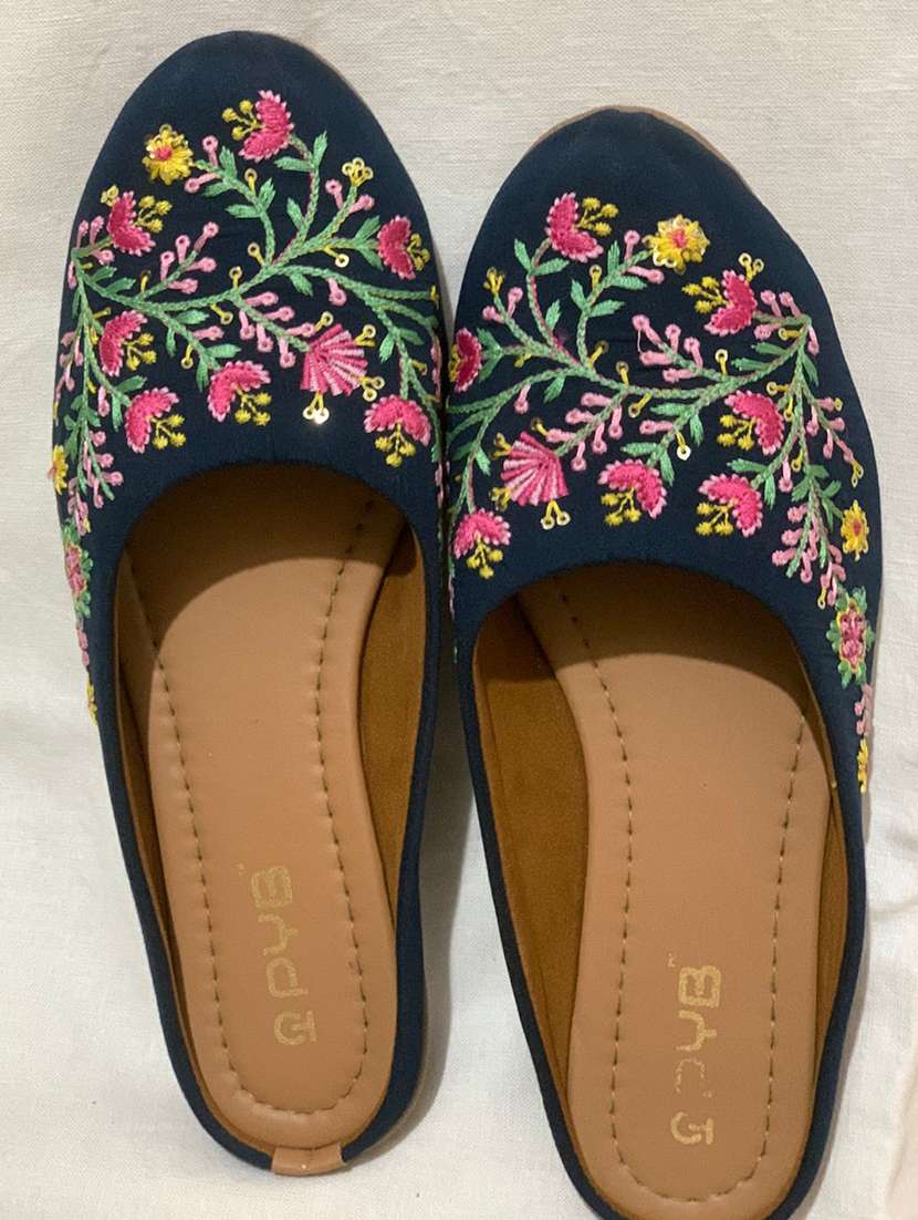 women embroidered slip on jutis - 22072798 -  Standard Image - 1