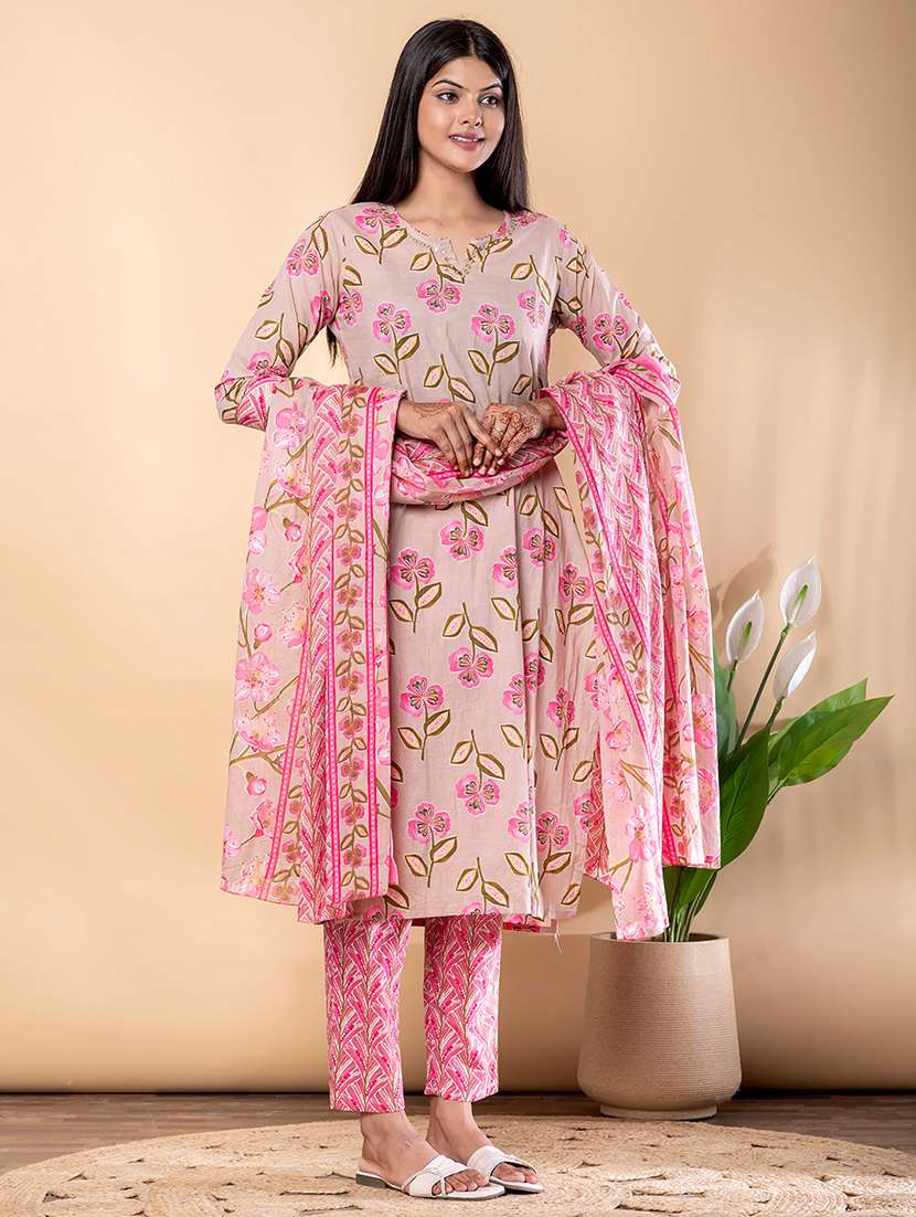 women floral three quarter sleeve kurta pant with dupatta set - 22072860 -  Standard Image - 1