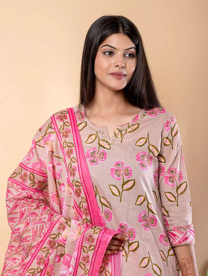 women floral three quarter sleeve kurta pant with dupatta set - 22072860 -  Standard Image - 4