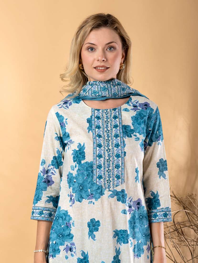 women floral three quarter sleeve kurta pant with dupatta set - 22072889 -  Standard Image - 4