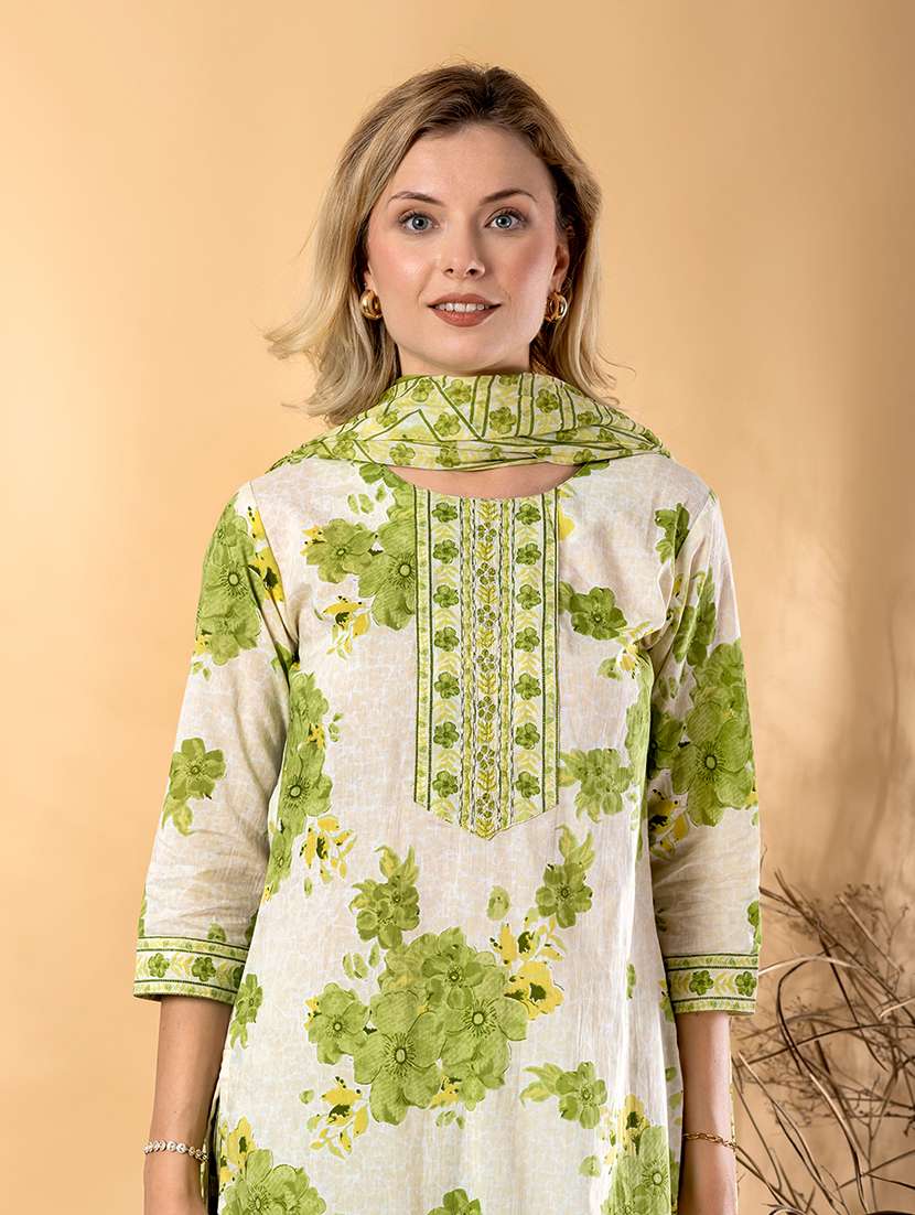 women floral three quarter sleeve kurta pant with dupatta set - 22072890 -  Standard Image - 4