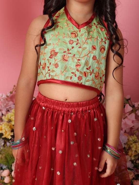 girls embroidered sleveeless lehenga choli set - 22073000 - Standard Image - 4