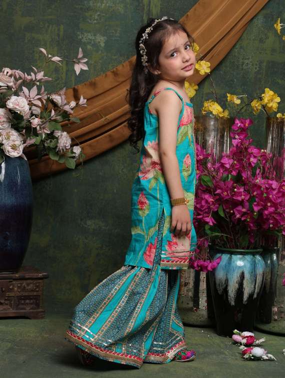 girls floral print sleeveless kurta and sharara set - 22073044 - Standard Image - 4