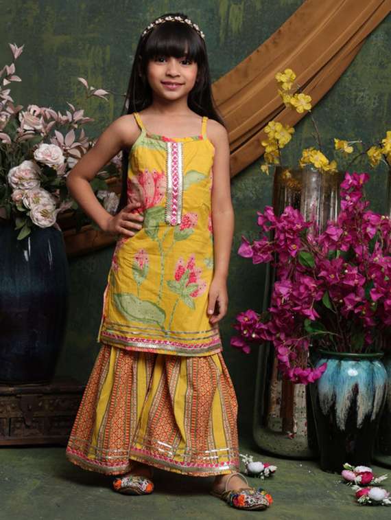 girls floral print sleeveless kurta and sharara set - 22073045 - Standard Image - 1