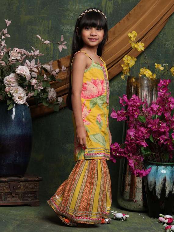 girls floral print sleeveless kurta and sharara set - 22073045 - Standard Image - 4