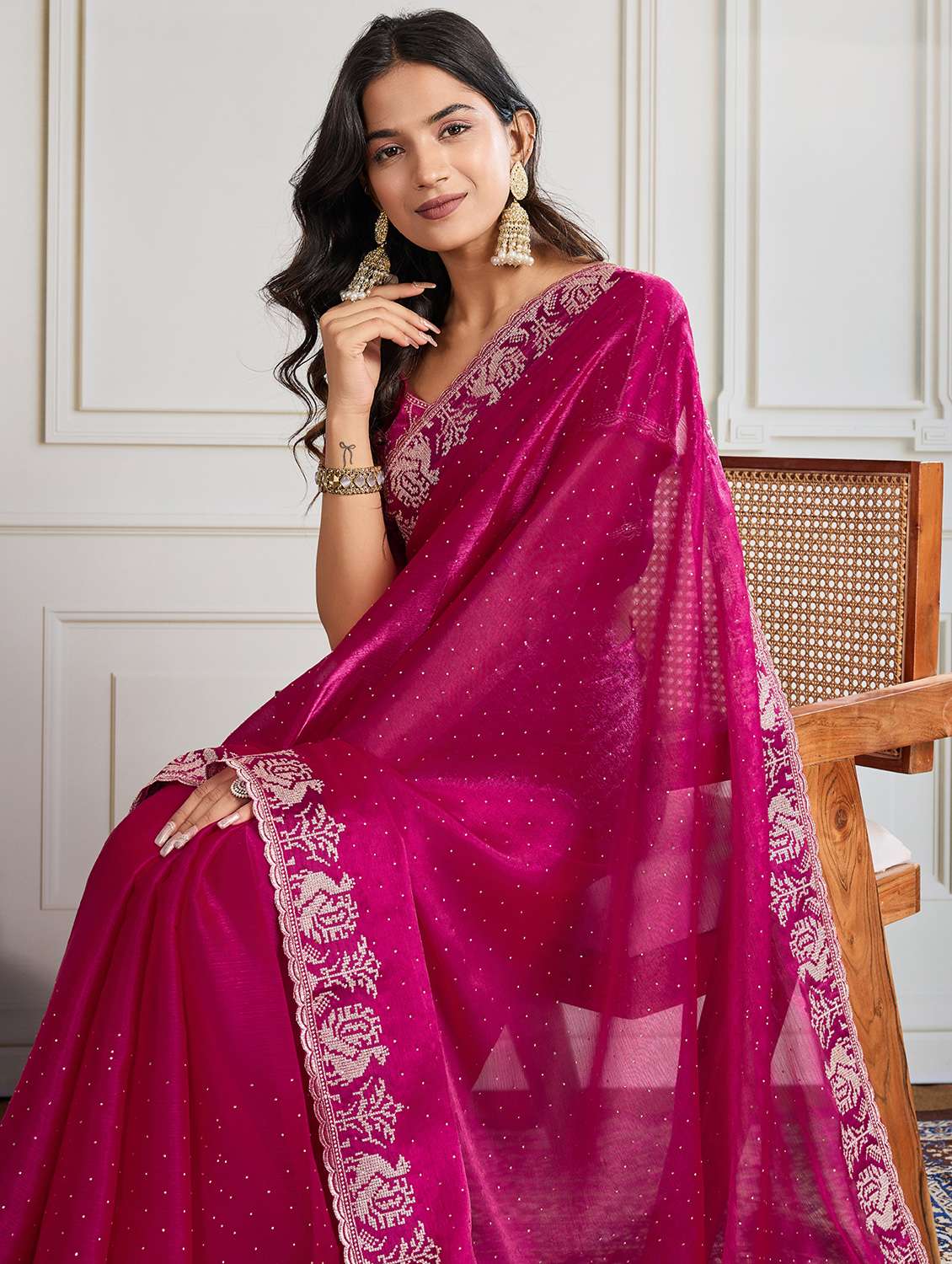 women solid with work embroidered saree with blouse - 22073989 - Standard Image - 4