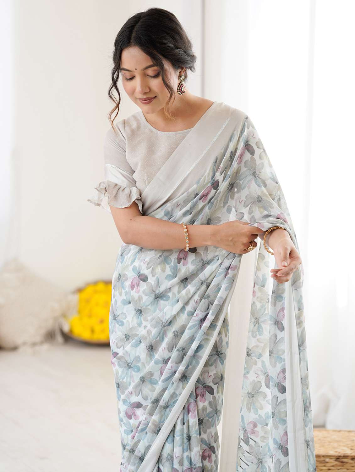 women floral printed saree with blouse - 22074108 -  Standard Image - 4