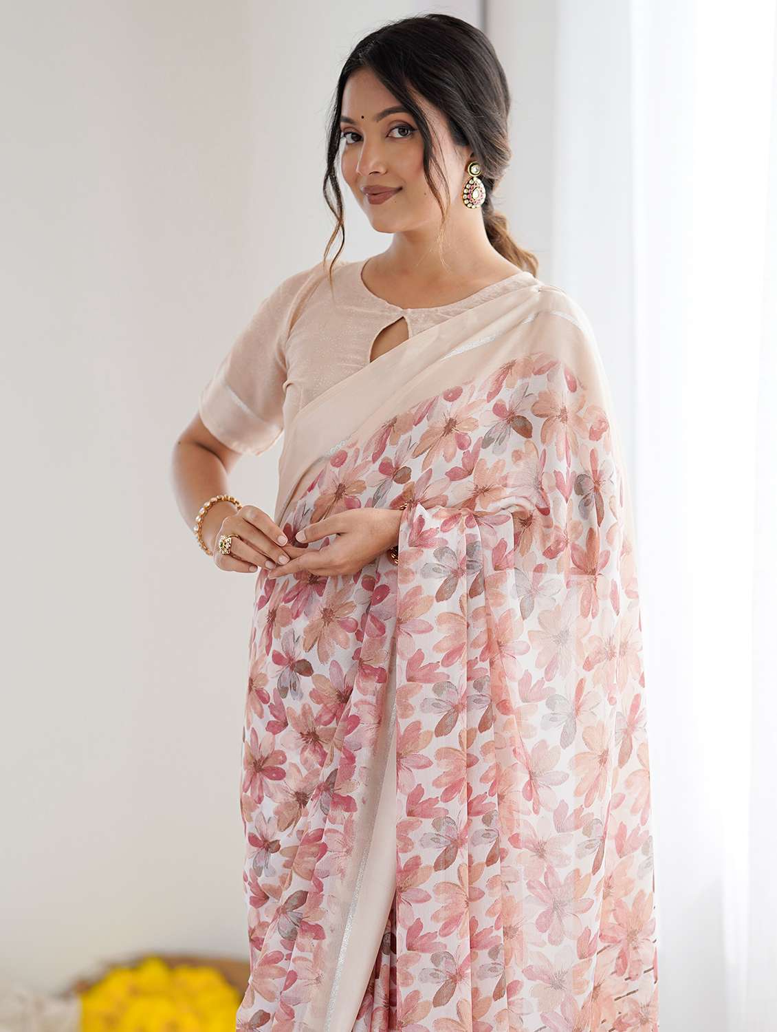 women floral printed saree with blouse - 22074110 -  Standard Image - 4