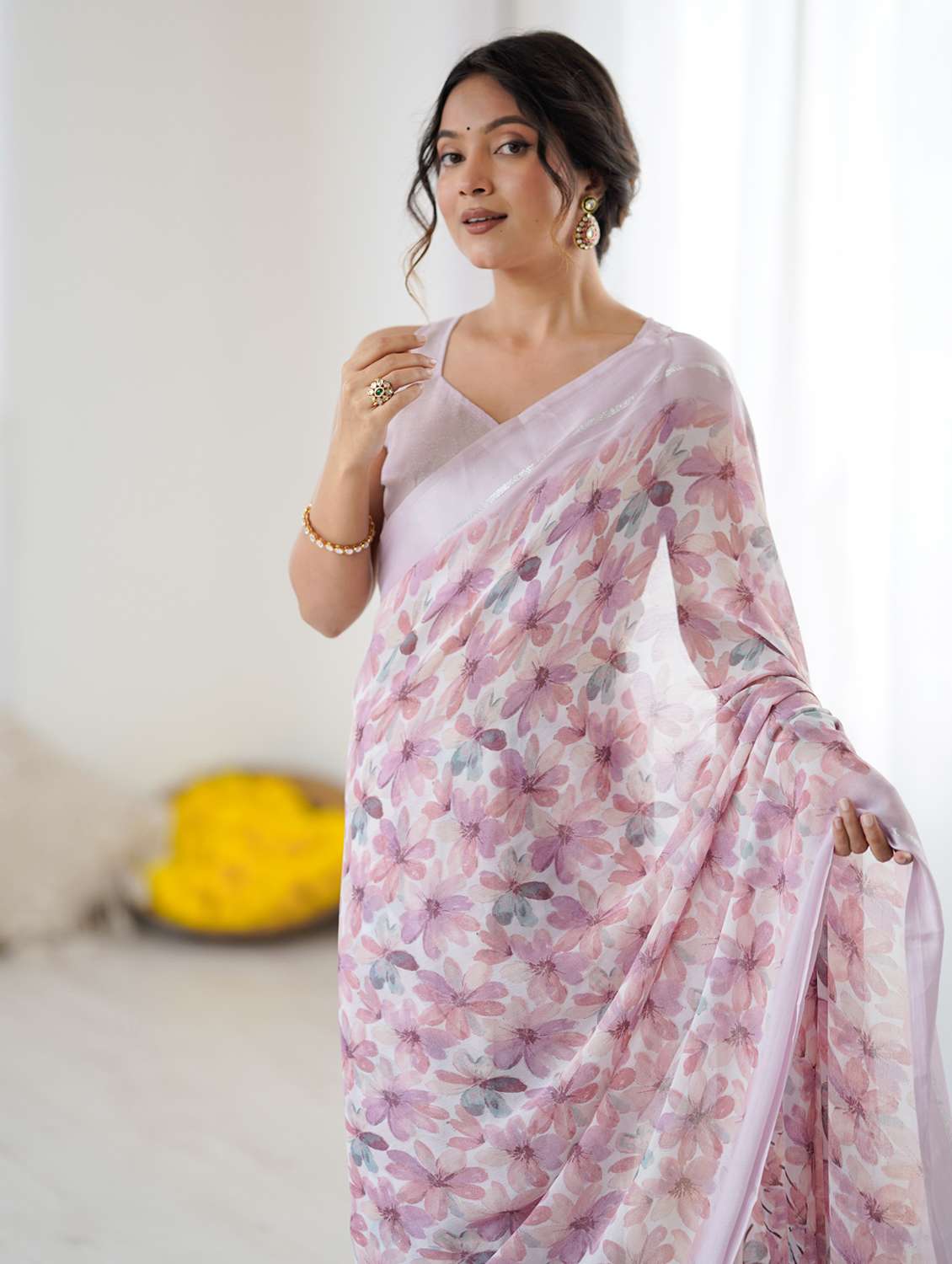 women floral printed saree with blouse - 22074111 -  Standard Image - 4