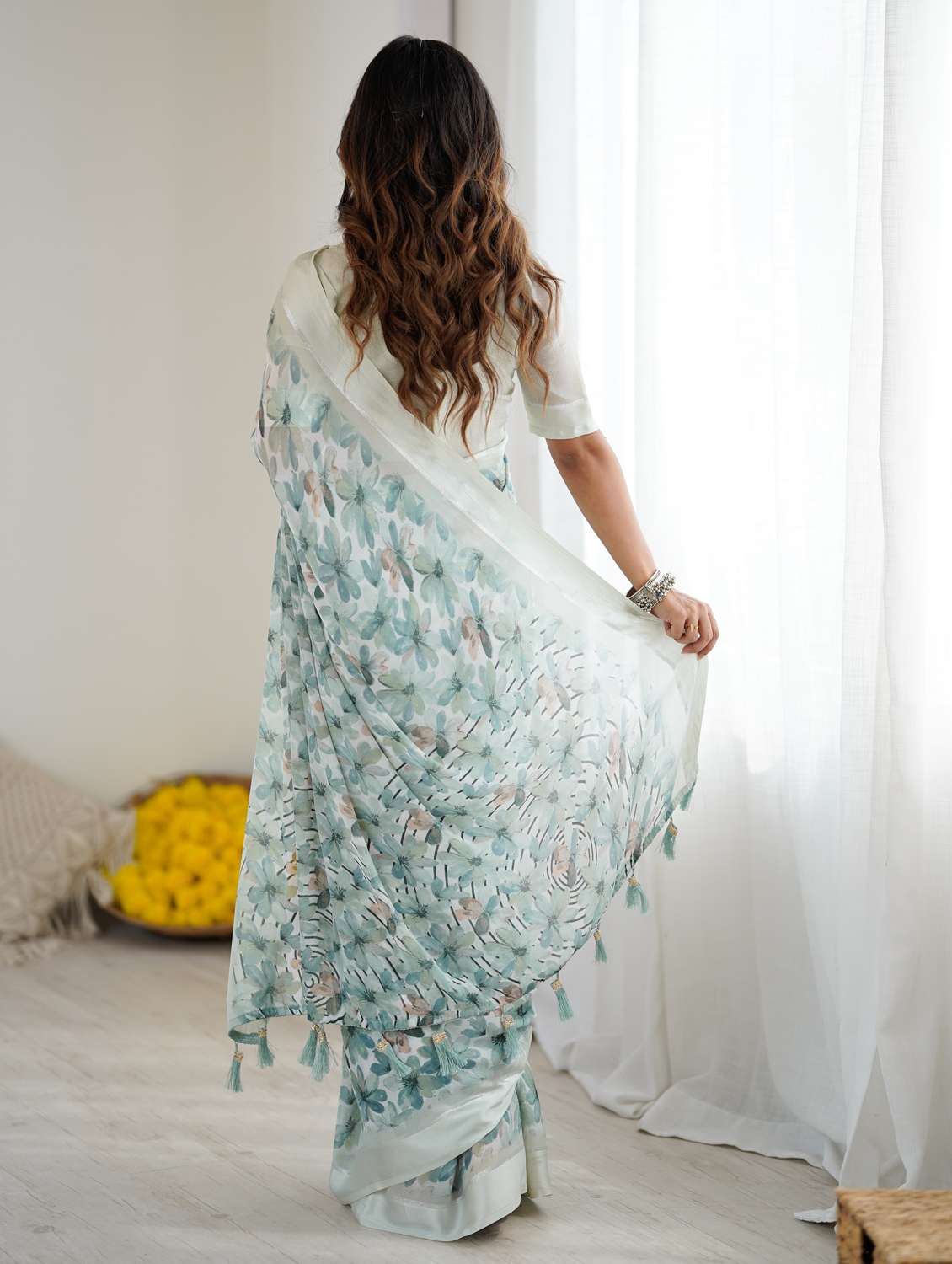 women floral printed saree with blouse - 22074112 -  Standard Image - 4