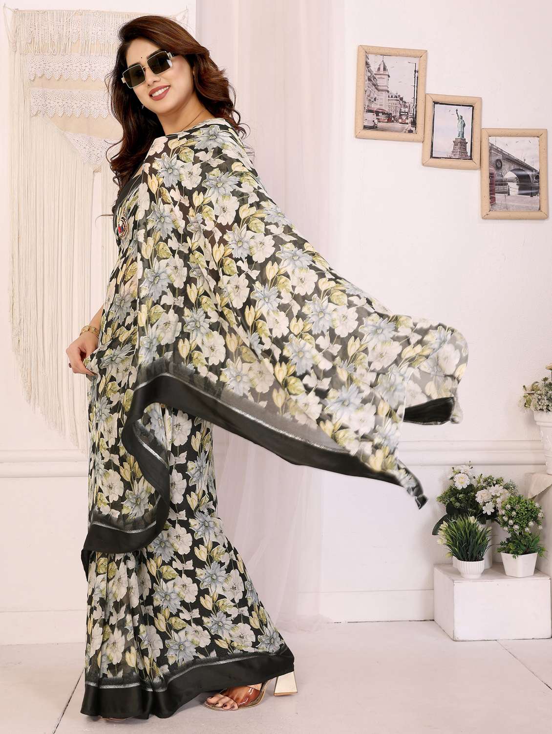 women floral printed saree with blouse - 22074114 - Standard Image - 1