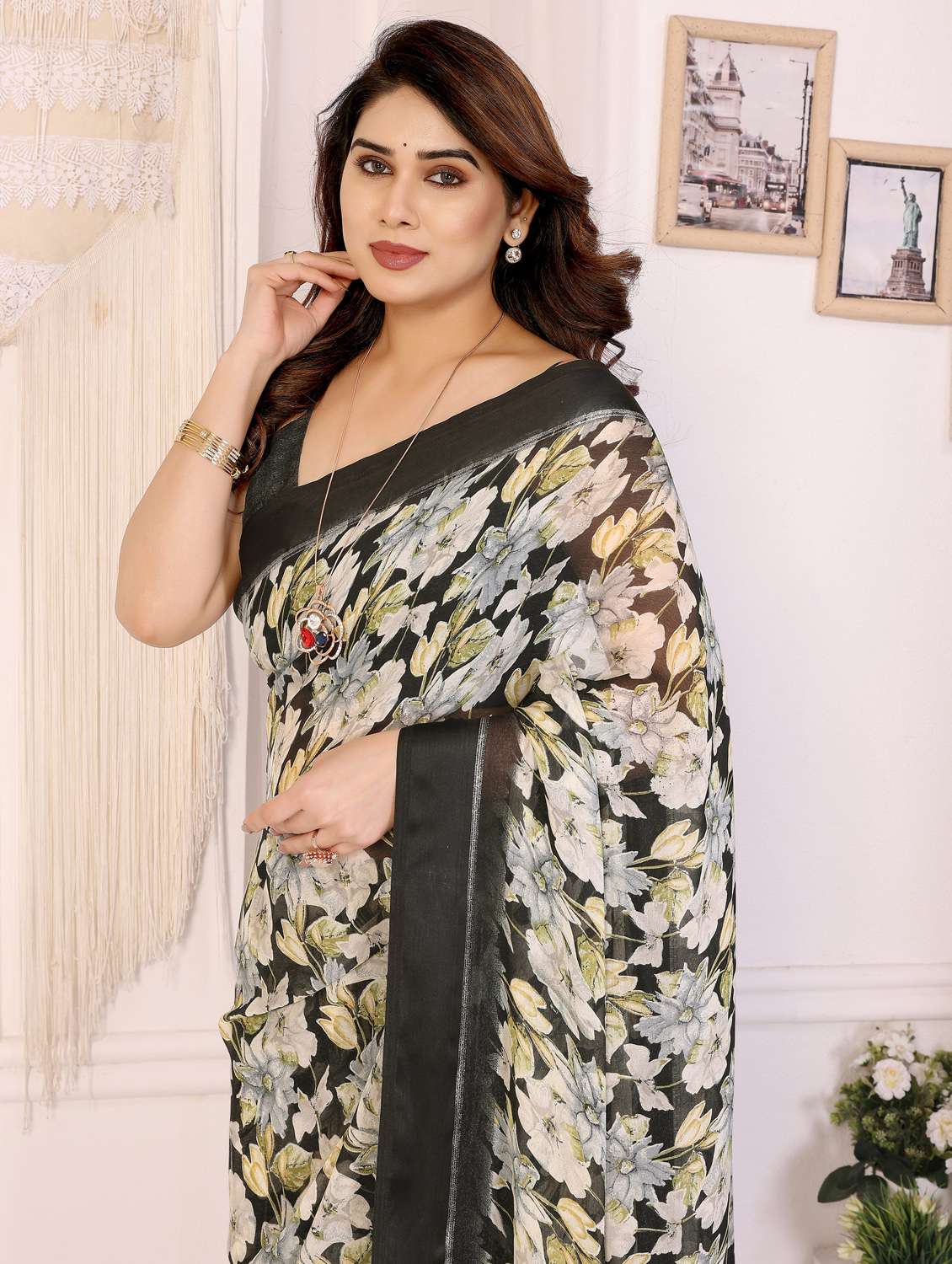 women floral printed saree with blouse - 22074114 - Standard Image - 4