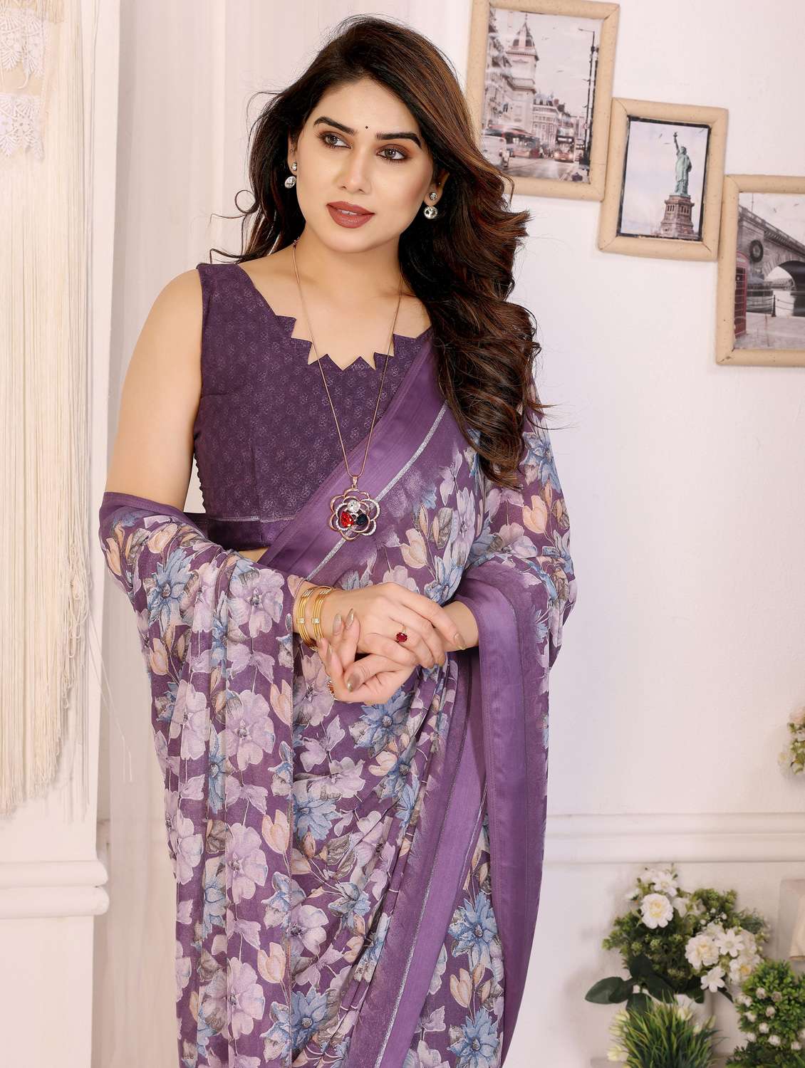 women floral printed saree with blouse - 22074120 - Standard Image - 4