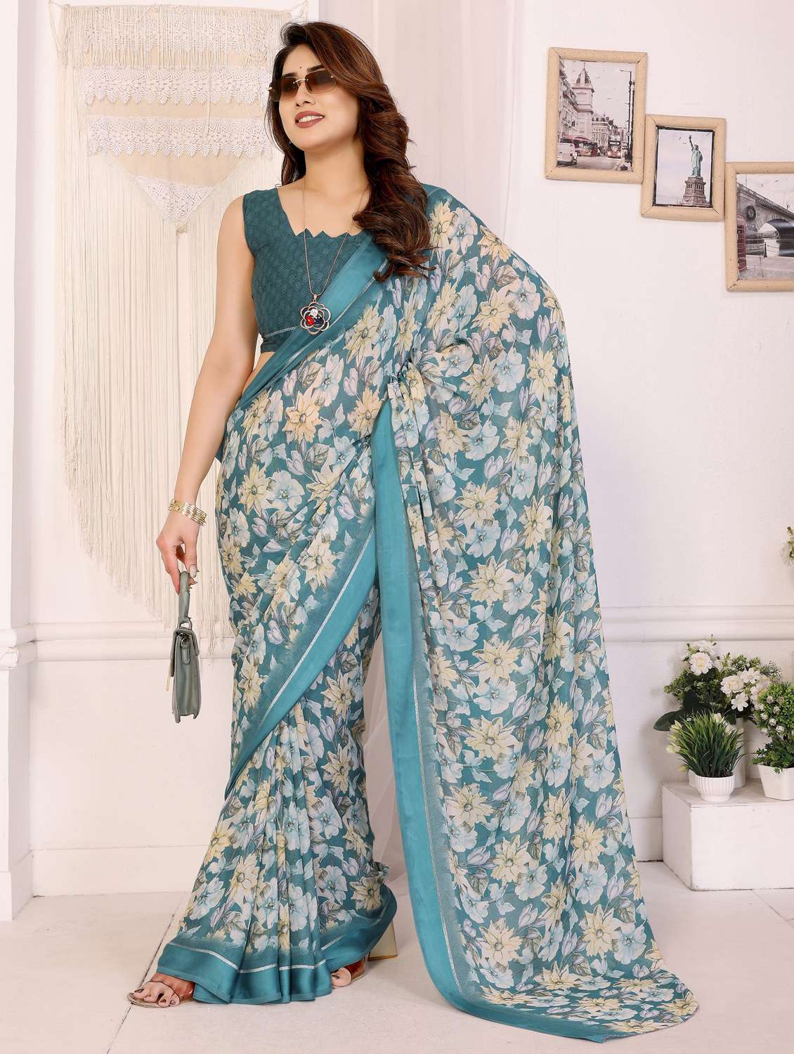 women floral printed saree with blouse - 22074121 - Standard Image - 1