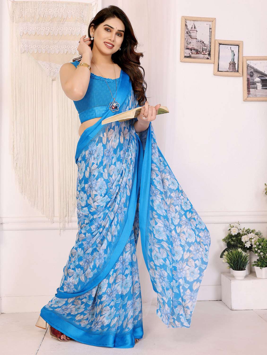 women floral printed saree with blouse - 22074122 - Standard Image - 1