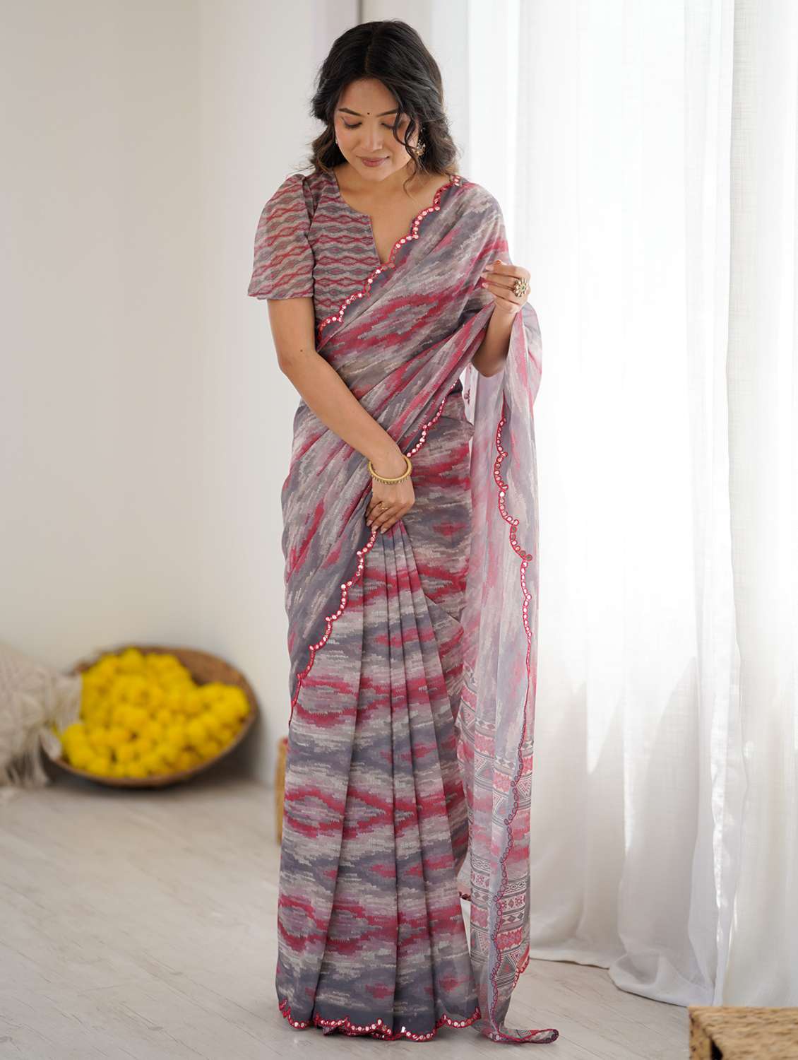 women printed casual wear saree with blouse - 22074124 - Standard Image - 1