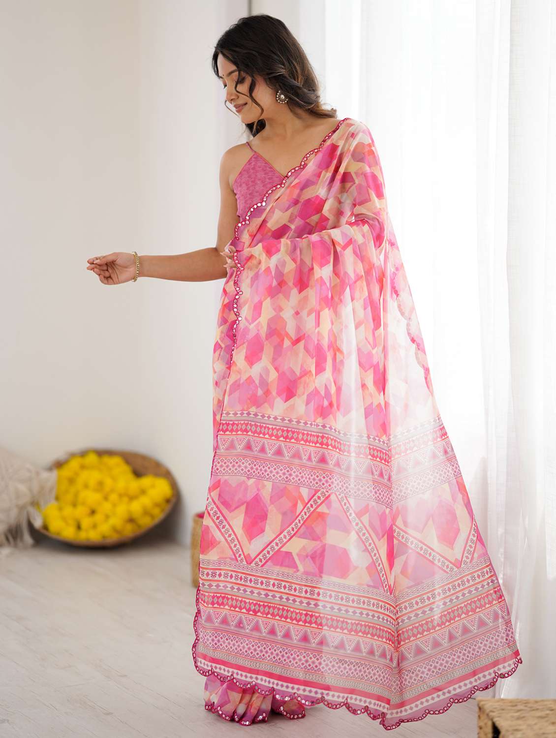 women printed casual wear saree with blouse - 22074126 - Standard Image - 1