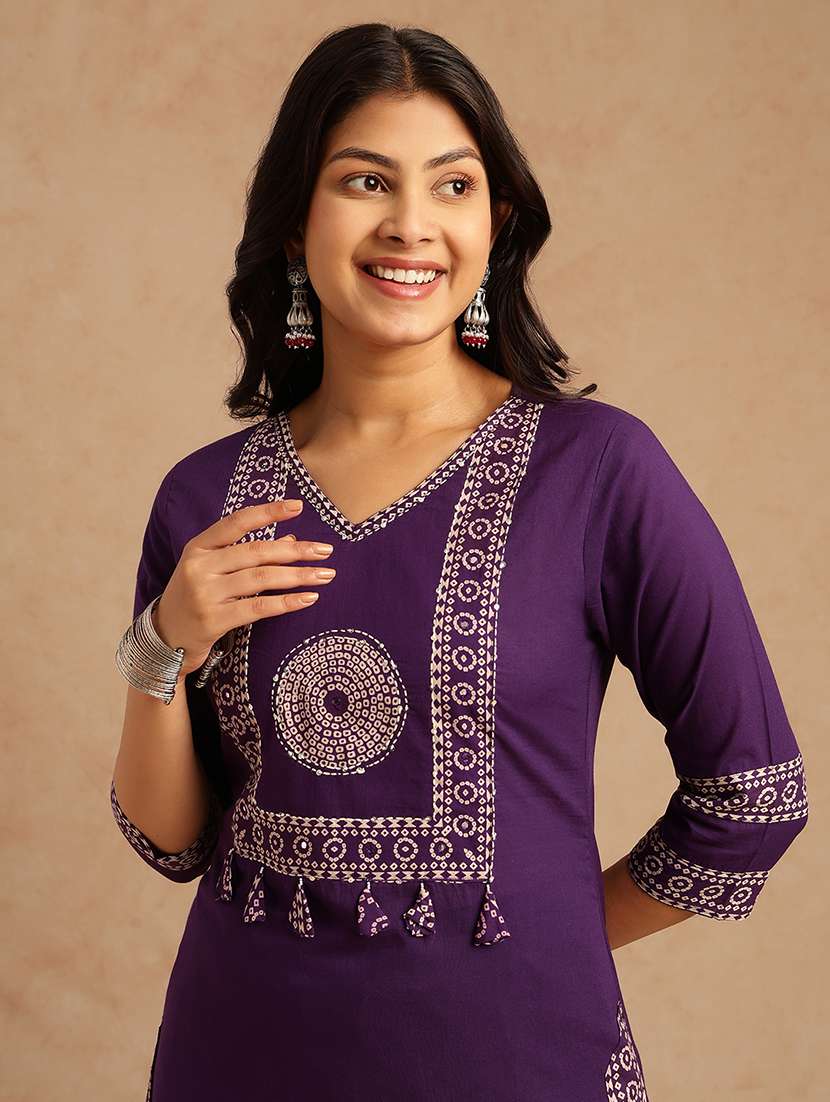 women bandhani printed three quarter sleeve kurta pant with dupatta set - 22074150 -  Standard Image - 4