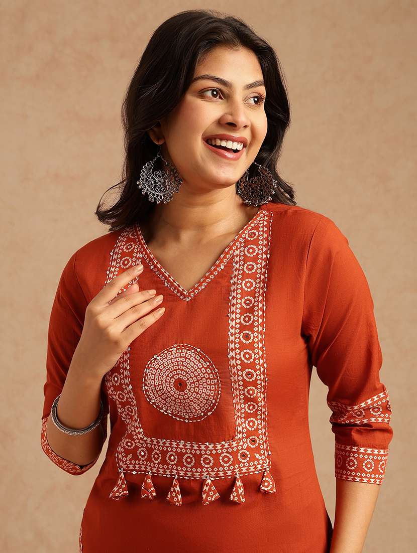 women bandhani printed three quarter sleeve kurta pant with dupatta set - 22074152 -  Standard Image - 4