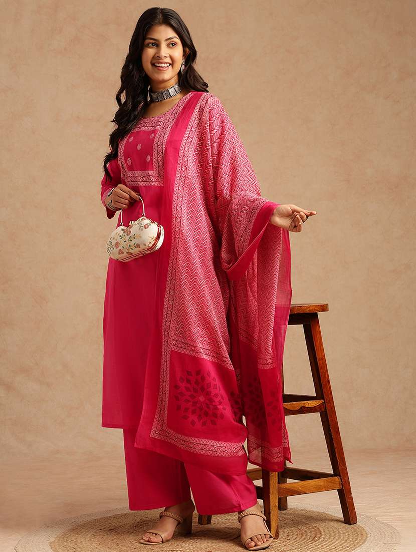 women printed three quarter sleeve kurta palazzo with dupatta set