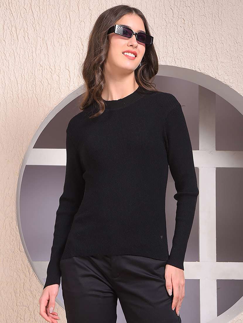 women black solid  long sleeve pullover