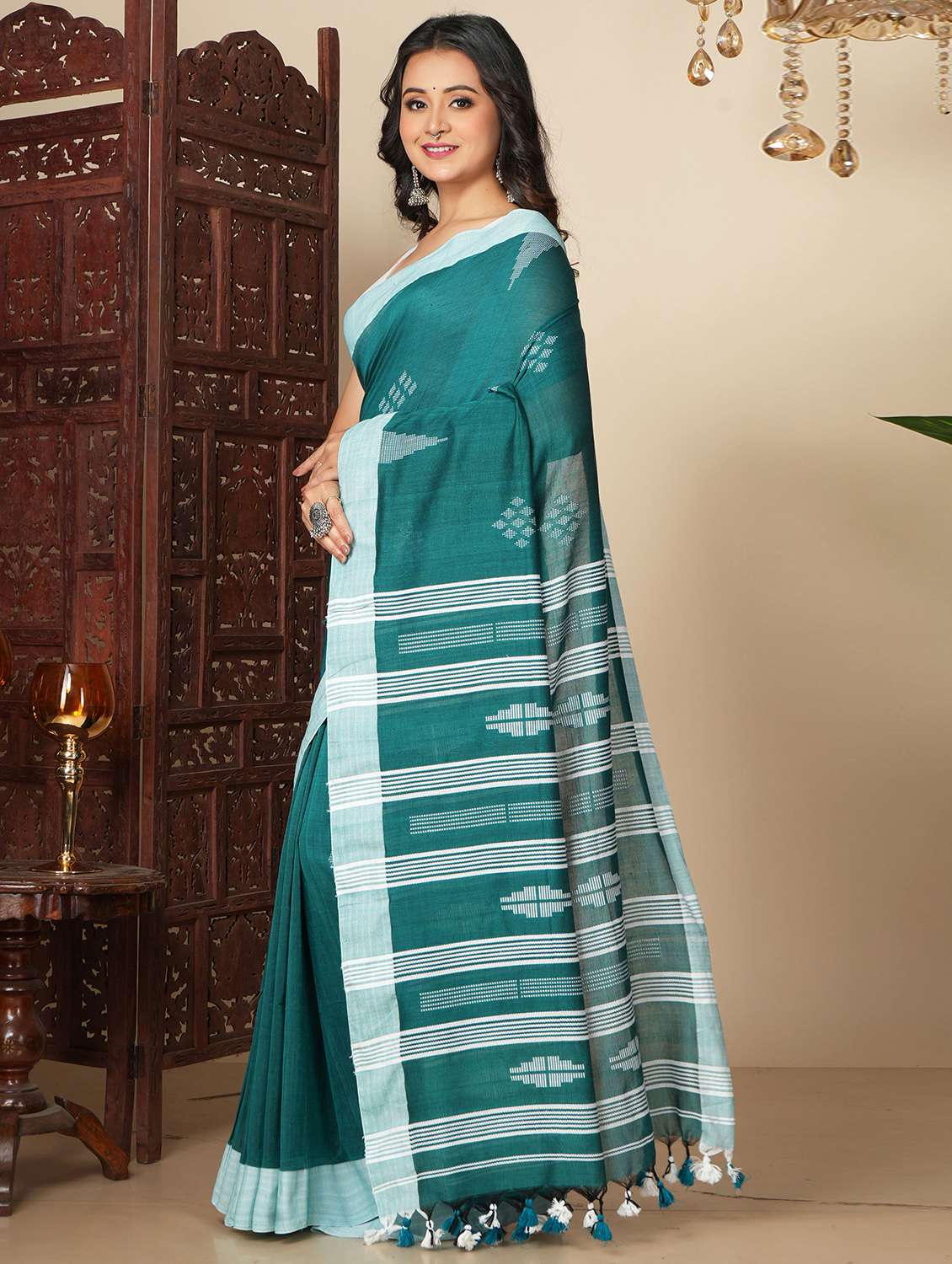 women self design handloom saree with blouse - 22076022 -  Standard Image - 1