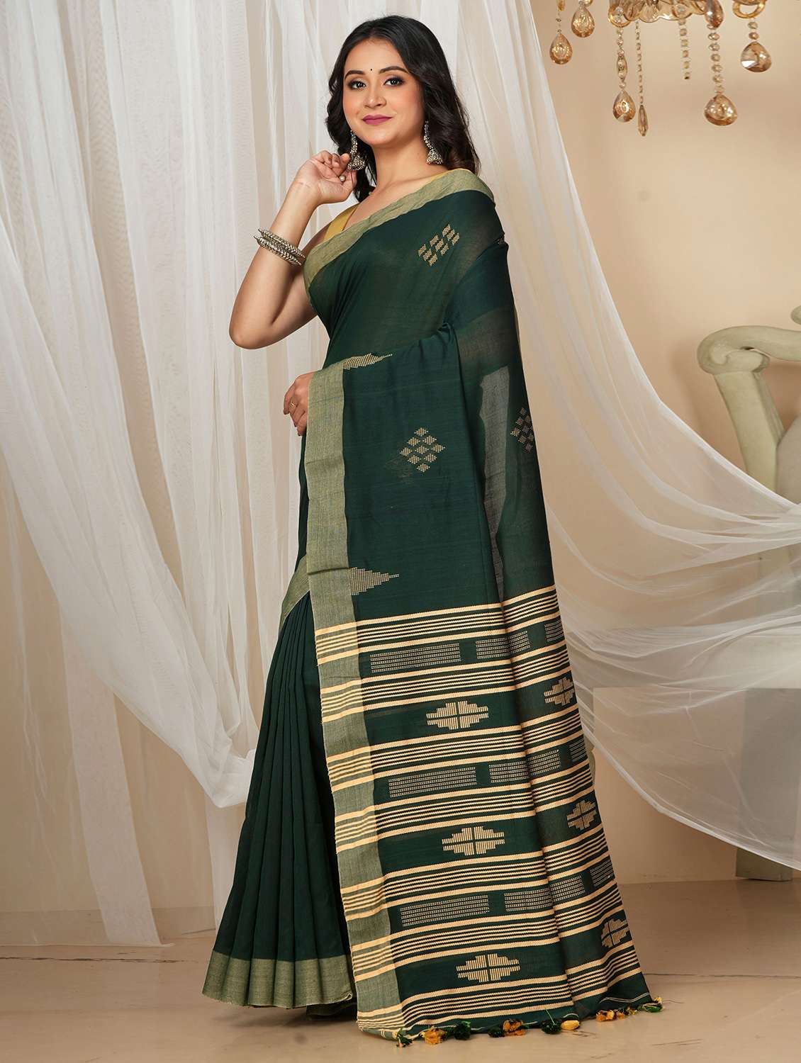 women self design handloom saree with blouse - 22076024 -  Standard Image - 1
