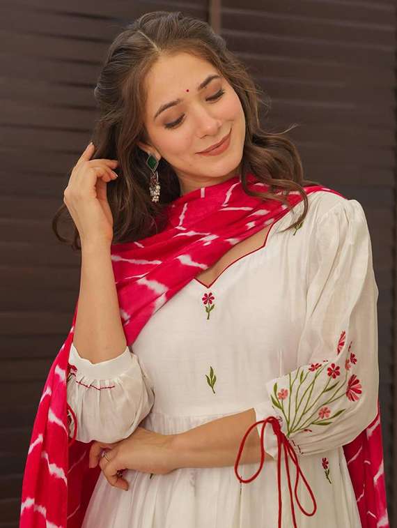 women embroidered three quarter sleeve kurta pant with dupatta set - 22076114 - Standard Image - 4