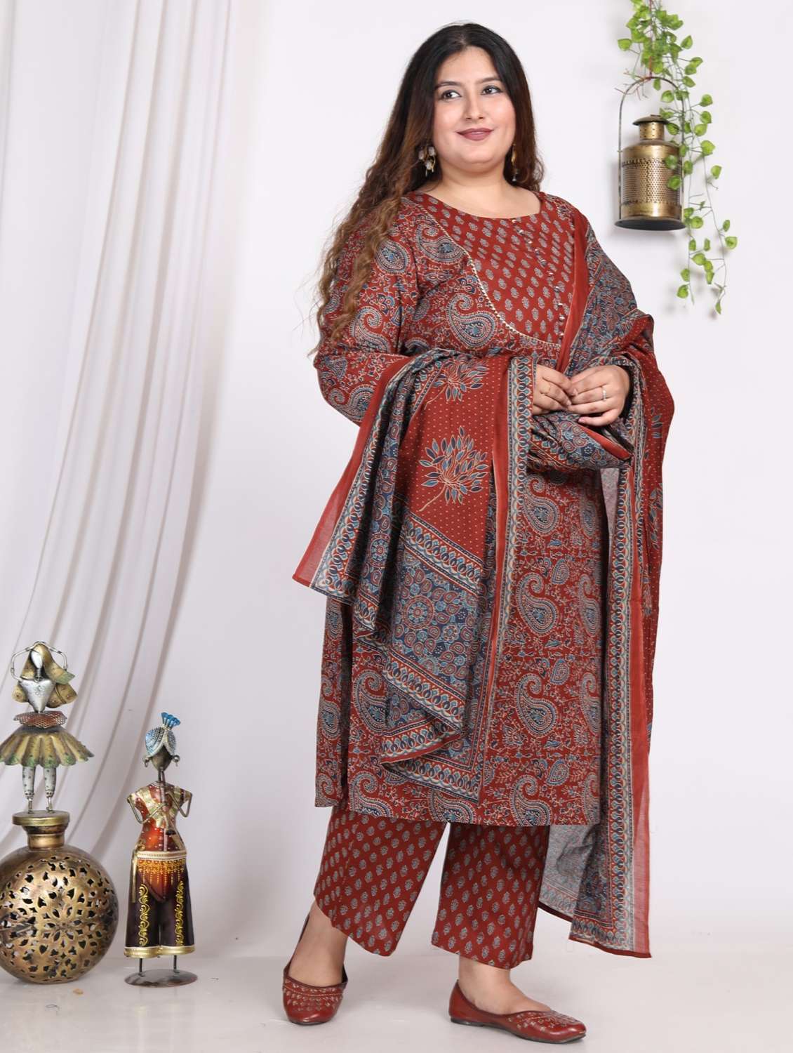 women paisley printed three quarter sleeve kurta pant with dupatta set - 22076475 -  Standard Image - 1