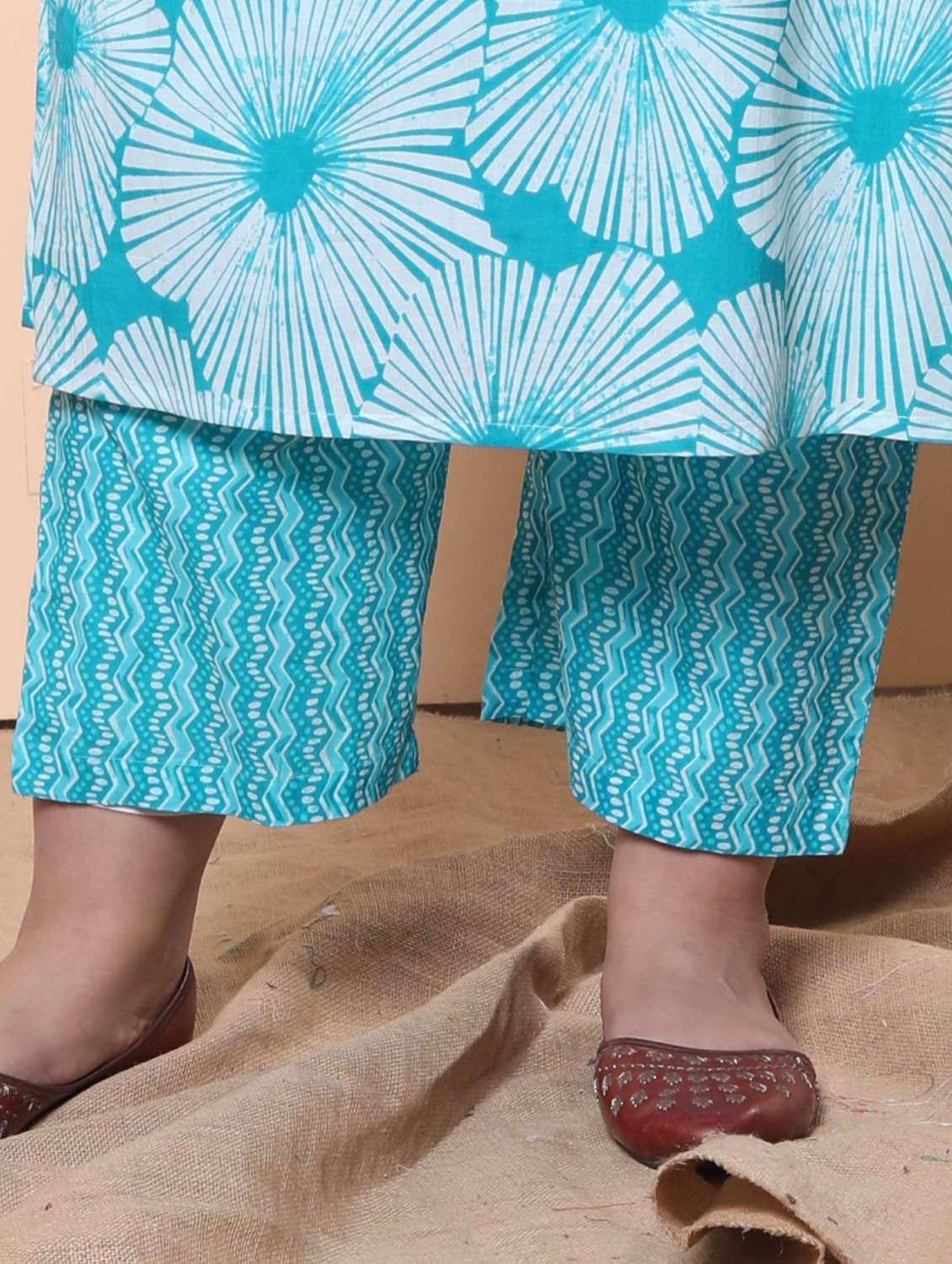 women printed three quarter sleeve kurta pant with dupatta set - 22076489 -  Standard Image - 4