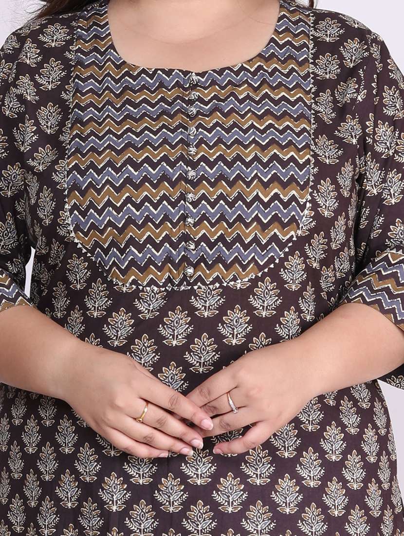 women plus size three quarter sleeve straight kurta - 22076560 -  Standard Image - 4