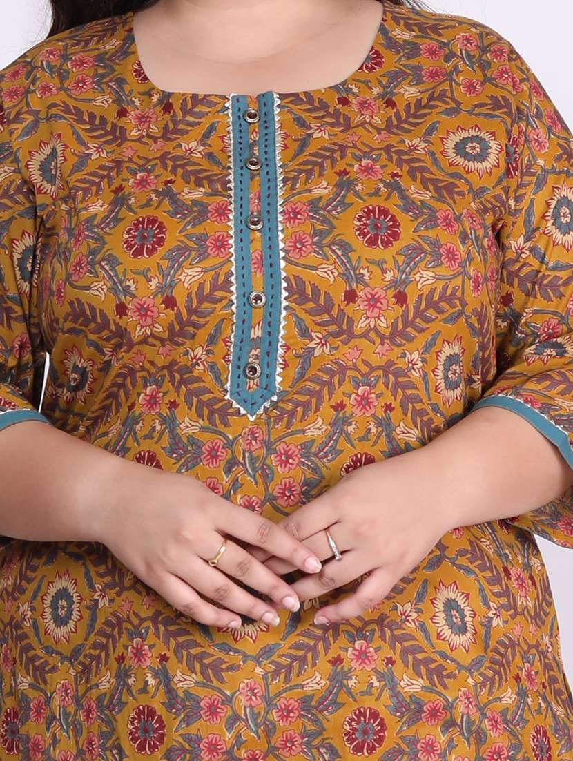 women plus size three quarter sleeve straight kurta - 22076563 -  Standard Image - 4