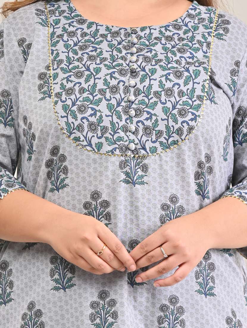 women plus size three quarter sleeve straight kurta - 22076628 -  Standard Image - 4