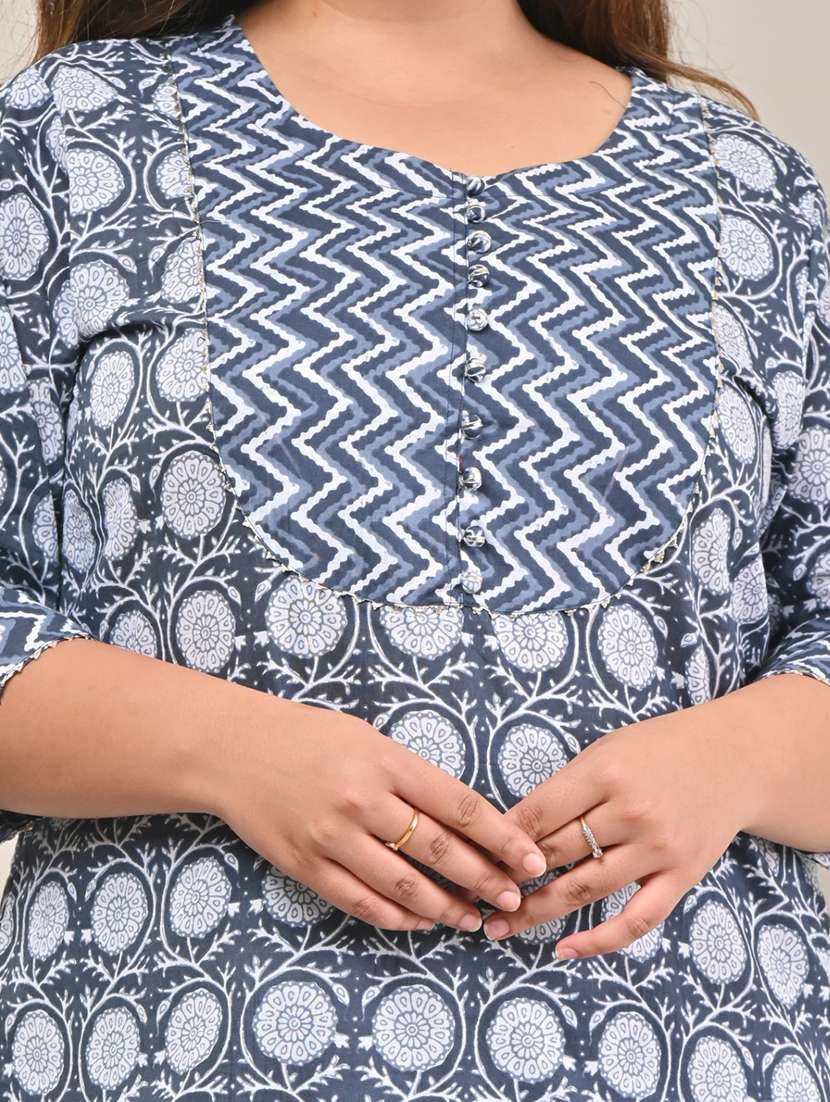 women plus size three quarter sleeve straight kurta - 22076630 -  Standard Image - 4