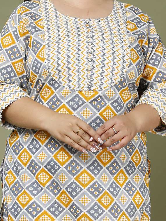 women plus size three quarter sleeve straight kurta - 22076642 -  Standard Image - 4