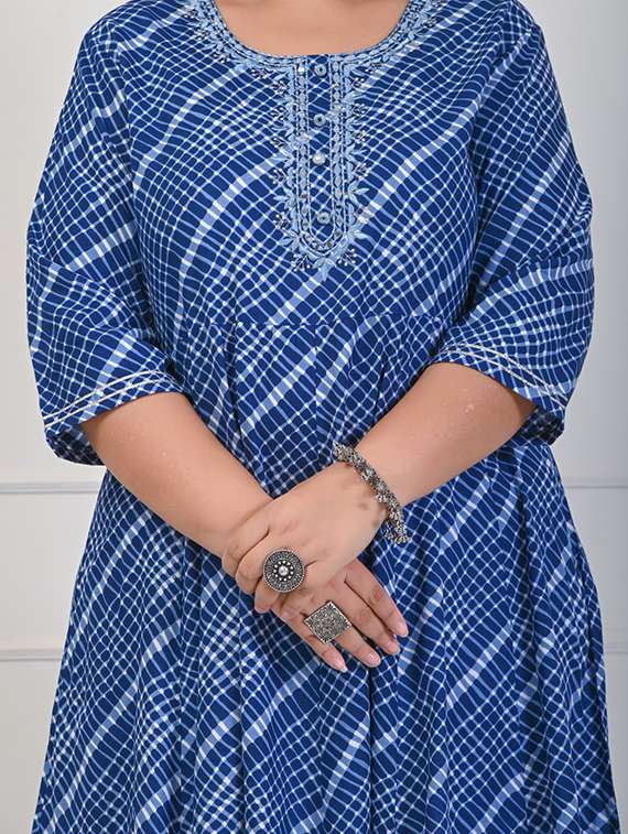 women printed three quarter sleeve flared kurta - 22076781 - Standard Image - 4